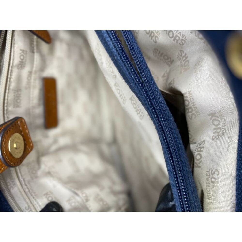 MICHAEL KORS Blue Inter Woven Canvas Shoulder Bag - Picture 12 of 16